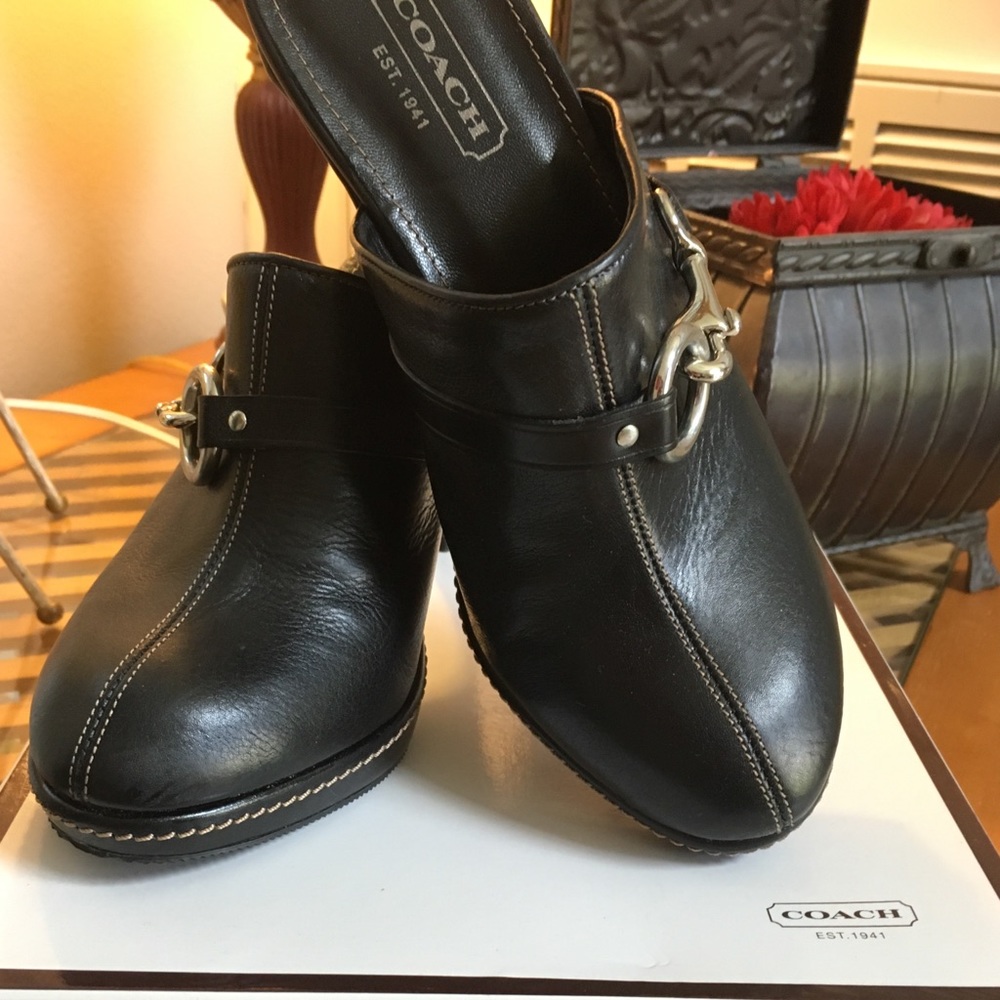 Coach NIB Black Leather w/silver accent 4” heel